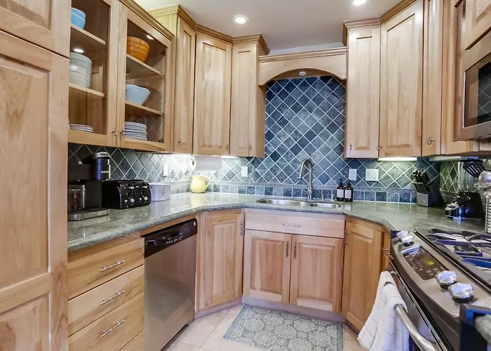 Stunning Ocean View Home W Rooftop Terrace, Firepit, Fast Wifi, Ac & Parking!